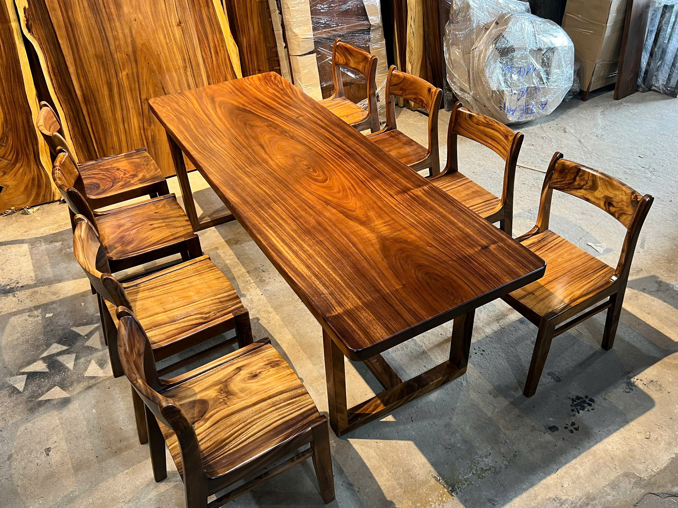 Bàn Gỗ Me Tây Dài 2m2 Đẹp Giá Tốt – Xưởng Sản Xuất Trực Tiếp Không Qua Trung Gian