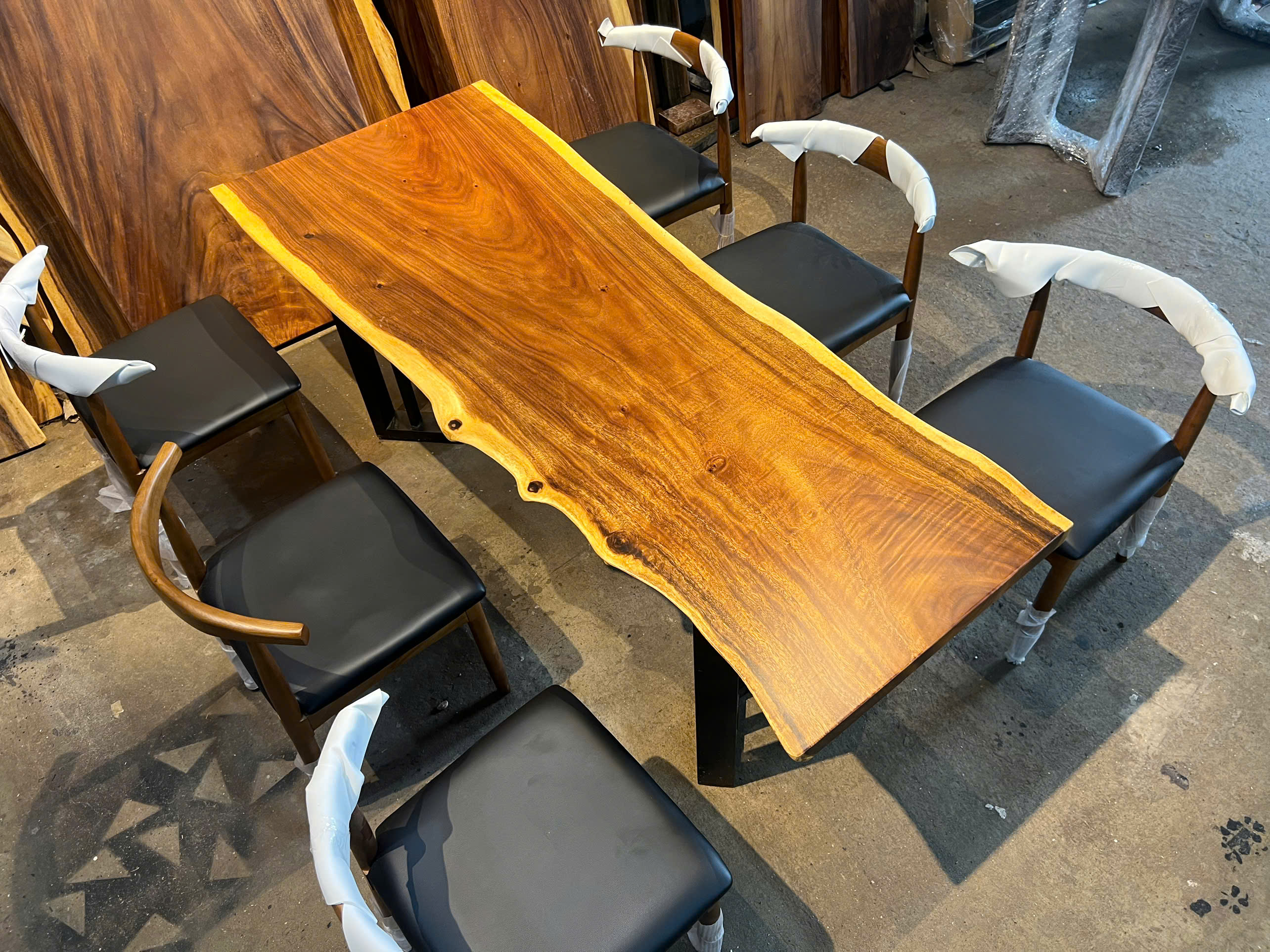 Bàn Gỗ Me Tây Nguyên Tấm Cạnh Tự Nhiên Dài 2m - Vân Gỗ Tự Nhiên 