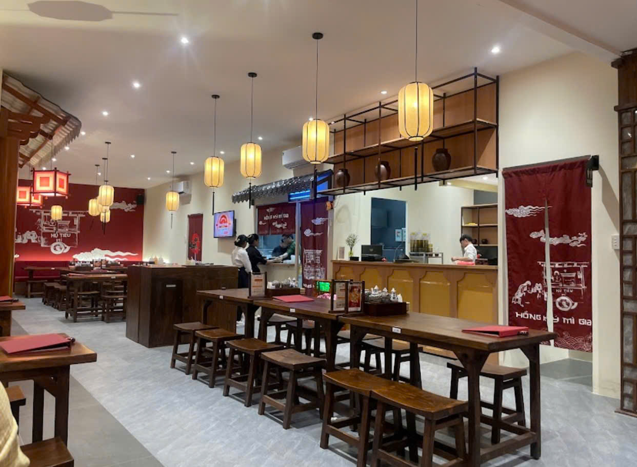 Bộ Bàn Gỗ Thông 1m2 Kèm 4 Ghế Đôn – Gọn Gàng Cho Quán Ăn Nhỏ